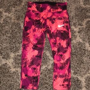 Nike dri fit -Super cute cropped leggings ! ☺️